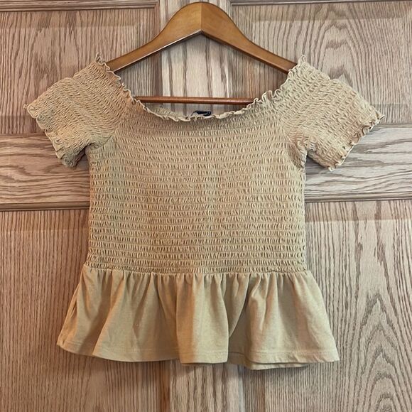 AMERICAN EAGLE Smocked Off The Shoulder Crop Top - Picture 7 of 9